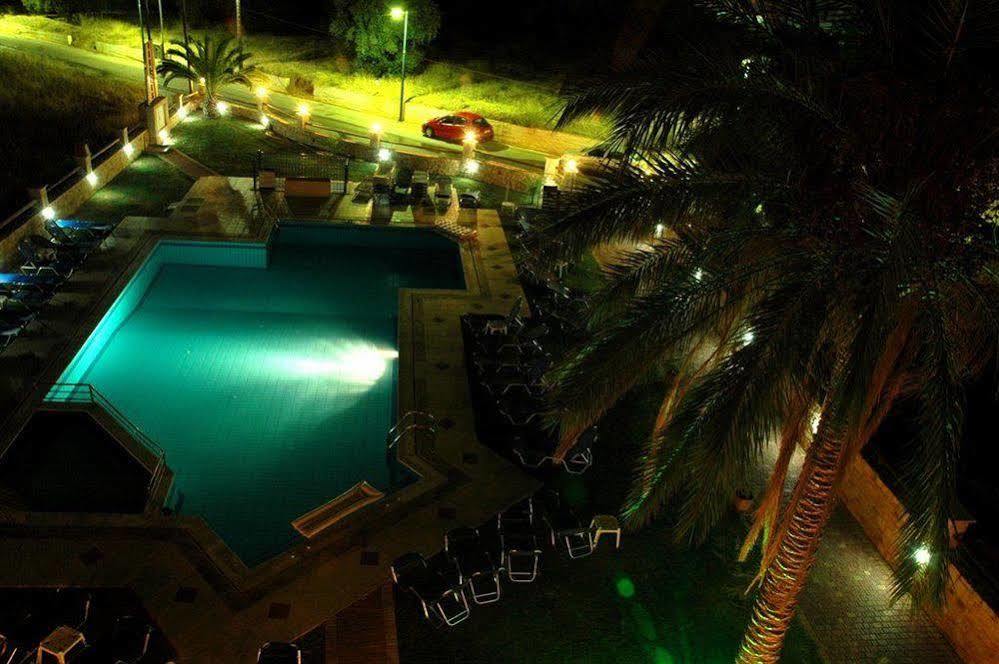 Aparthotel Danelis & 3*