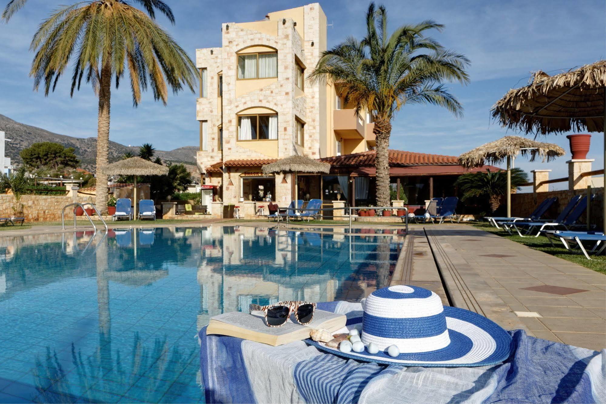 Aparthotel Danelis & 3*