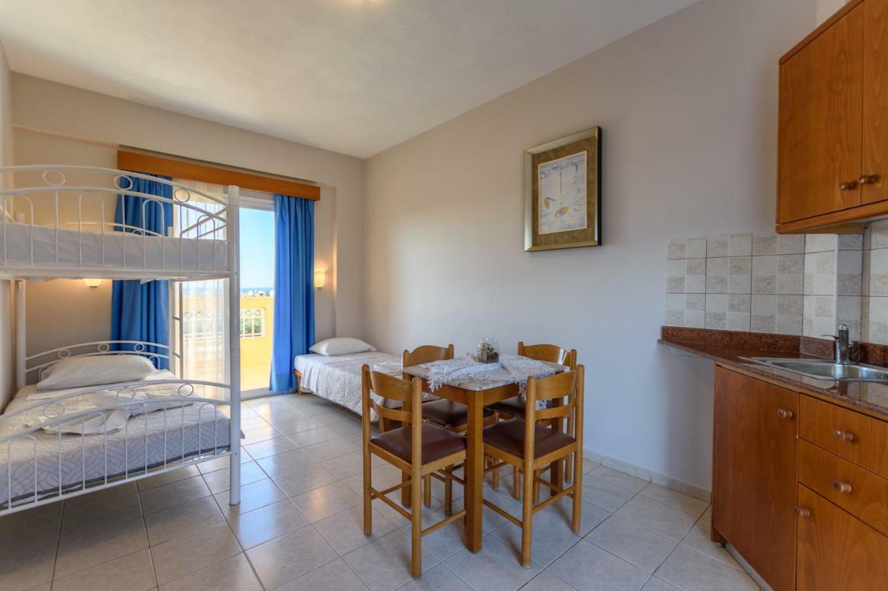 Aparthotel Danelis & 3*