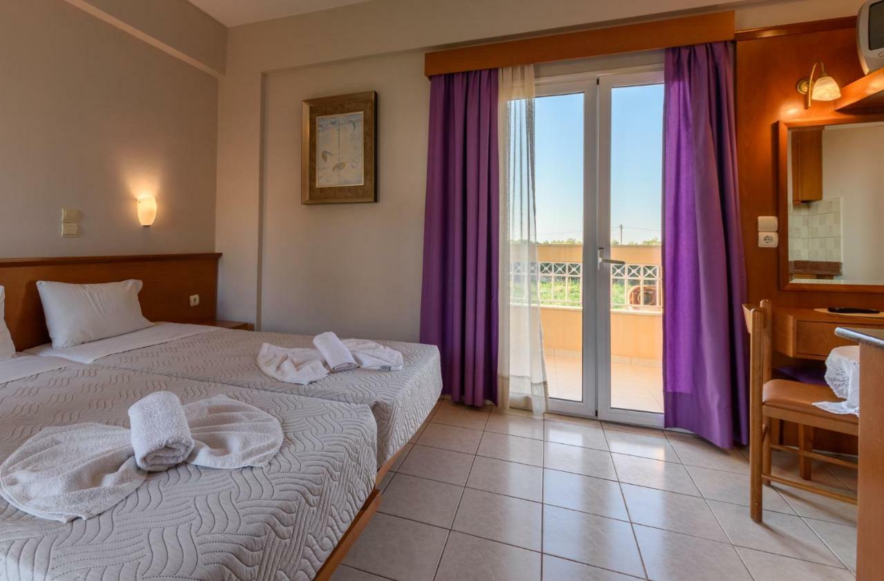 Aparthotel Danelis & 3*